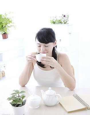 月经不调的症状会出现什么？月经不调怎么检查？