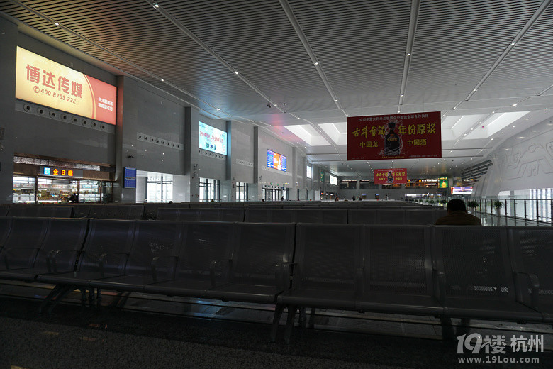          高大上的黄山北站.