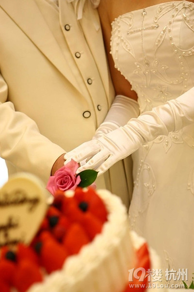 【结婚蛋糕怎么切】结婚蛋糕含义和切法