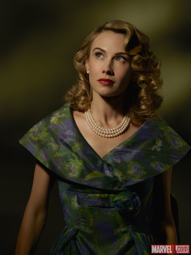 组图:美队初恋女友卡特特工美艳现身风情十足