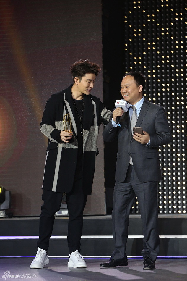 2015新浪微博之夜现场 贾乃亮拿下小咖秀之王