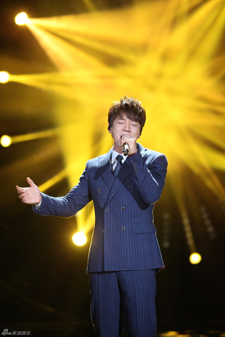 组图:《歌手4》首播 徐佳莹夺冠黄致列成黑马