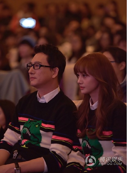 郑爽和爸爸穿着亲子装