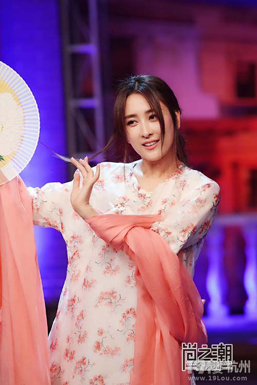 霆姐弟恋真的在一起了吗 马苏陈伟霆结婚照是