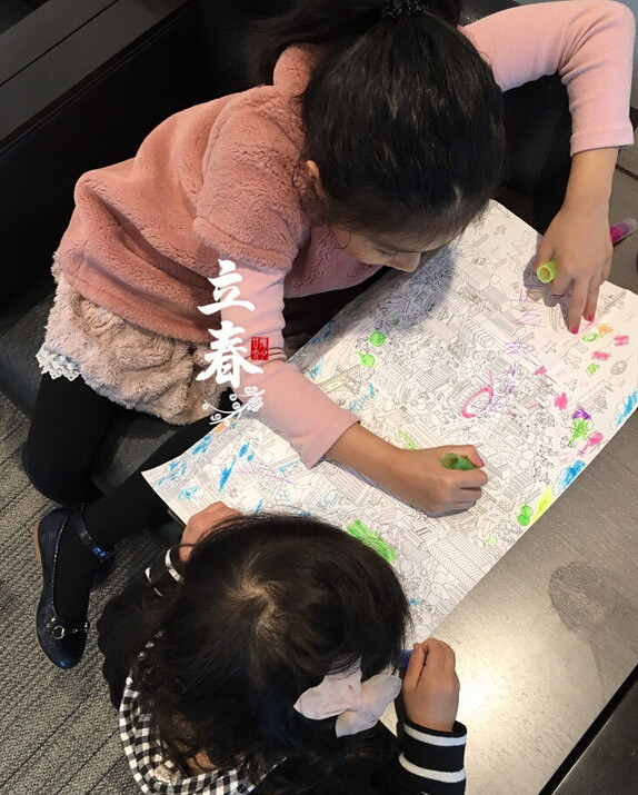 马伊璃晒两女儿照片 小女儿罕见出镜