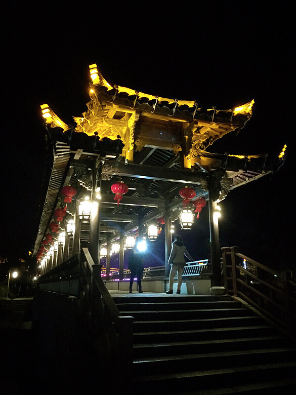 廊桥夜景