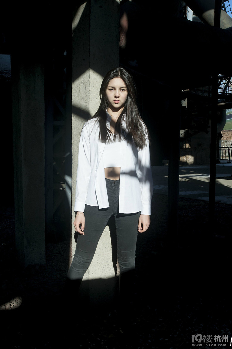 李安娜最新时尚大片 优雅大气魅力十足