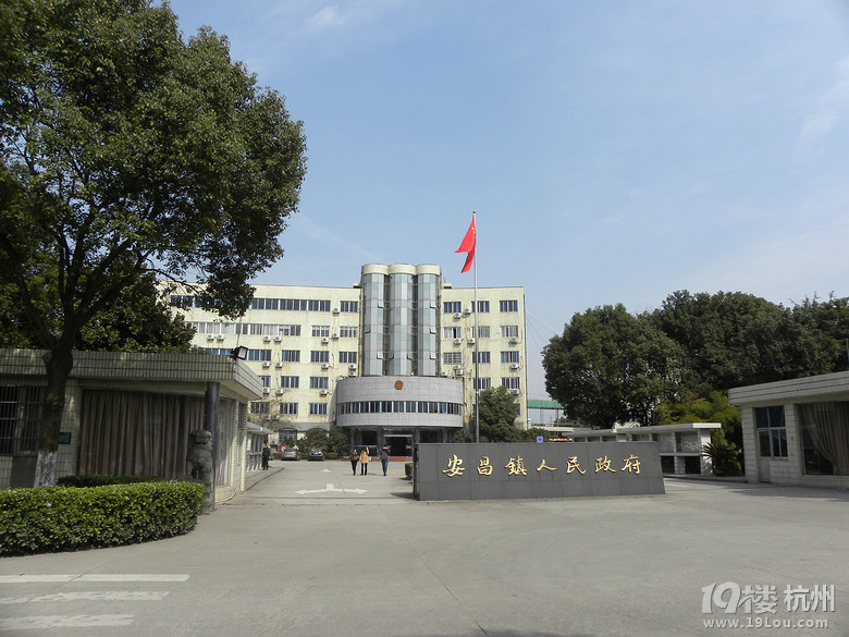 乘坐公交车到绍兴安昌古镇游