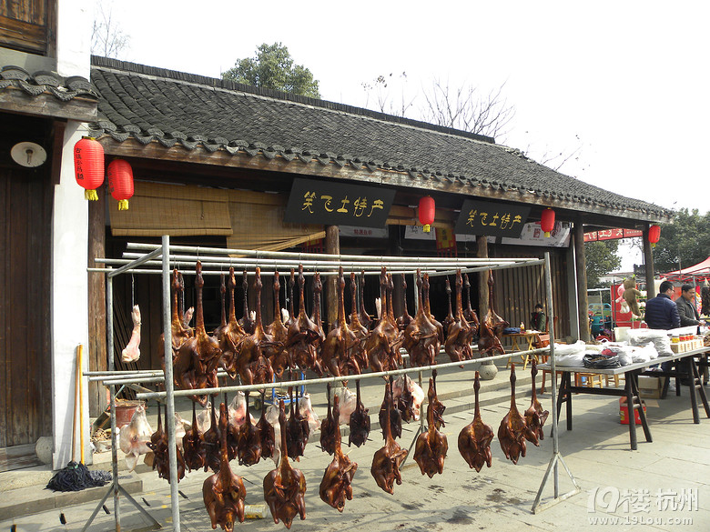乘坐公交车到绍兴安昌古镇游