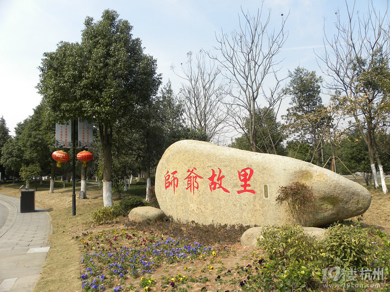 乘坐公交车到绍兴安昌古镇游