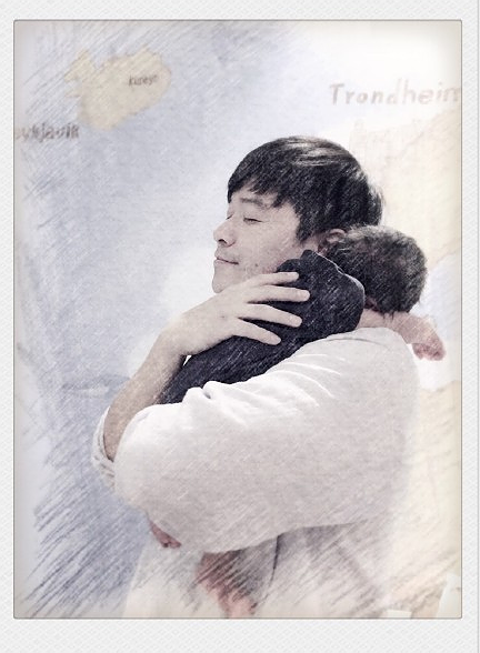 陈思诚抱儿子一脸享受 佟丽娅:他爸,生日快乐