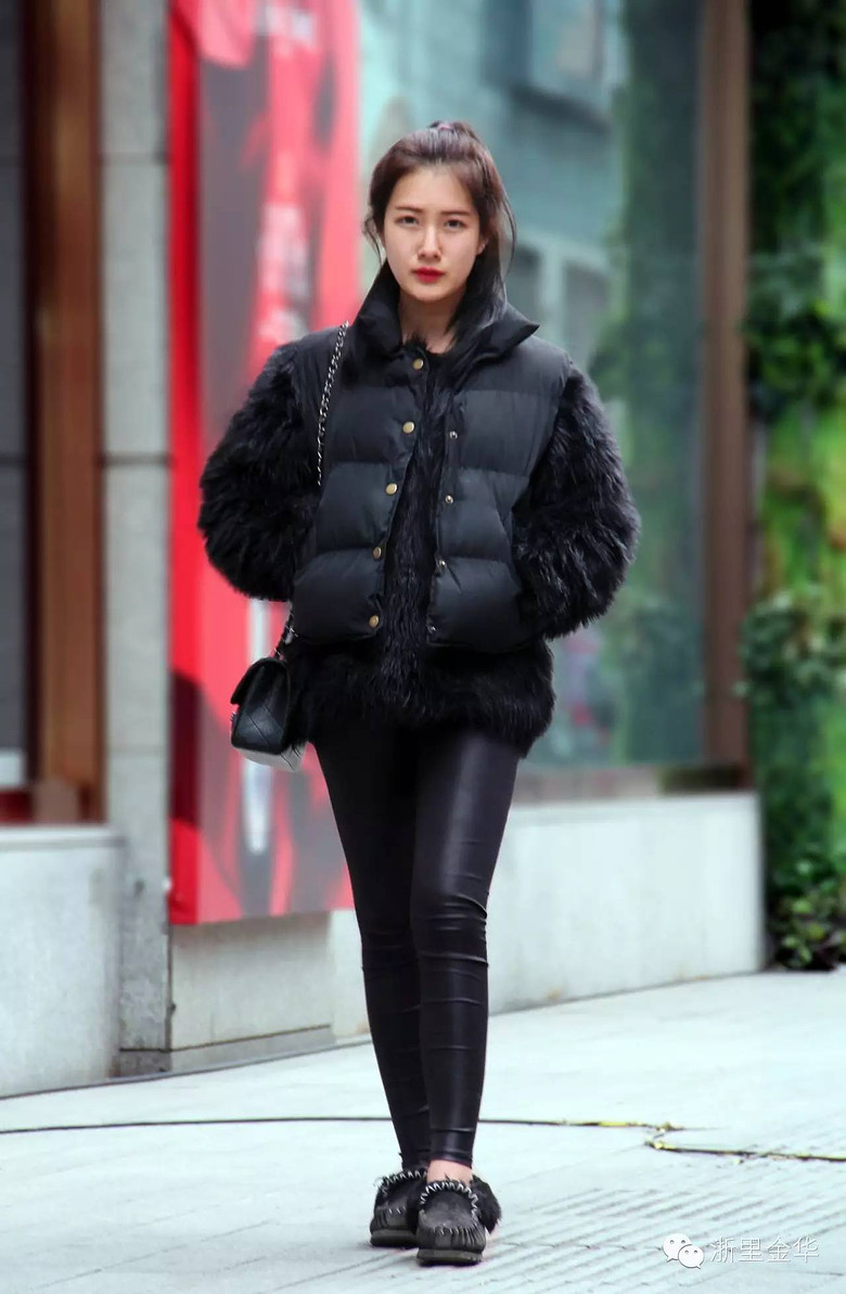 【金华籍女星现身西市街】刚和wuli王凯拍完新剧就来街拍,教