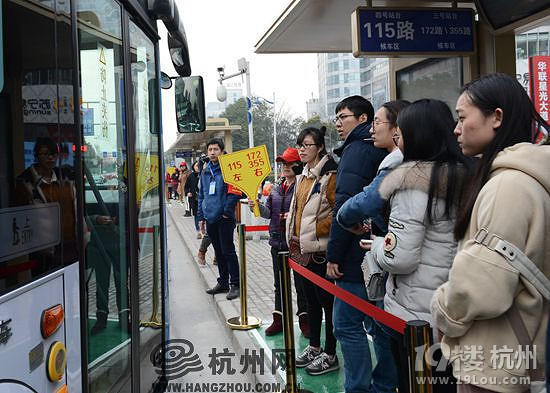 迎接G20 杭州公交站臺(tái)大變樣
