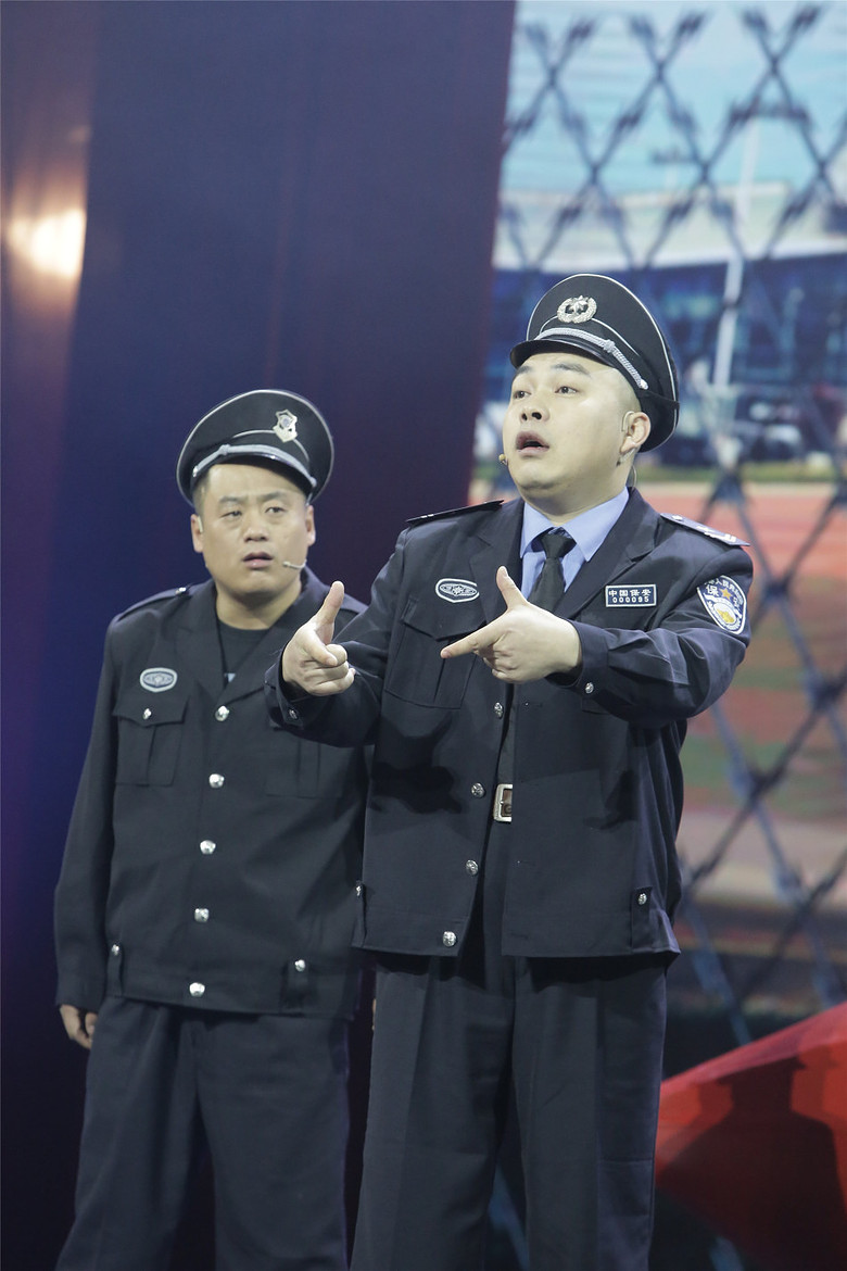 组图:辽艺东北f4暂离《喜剧人》 全新组合出击