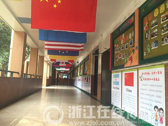 传承33年不改变 杭州学军小学学生&quot;学雷锋&quot;从身边小事做起