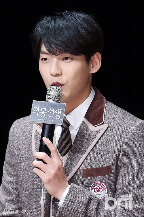 组图:韩星金所炫宣传新剧 校服装青春洋溢-八卦