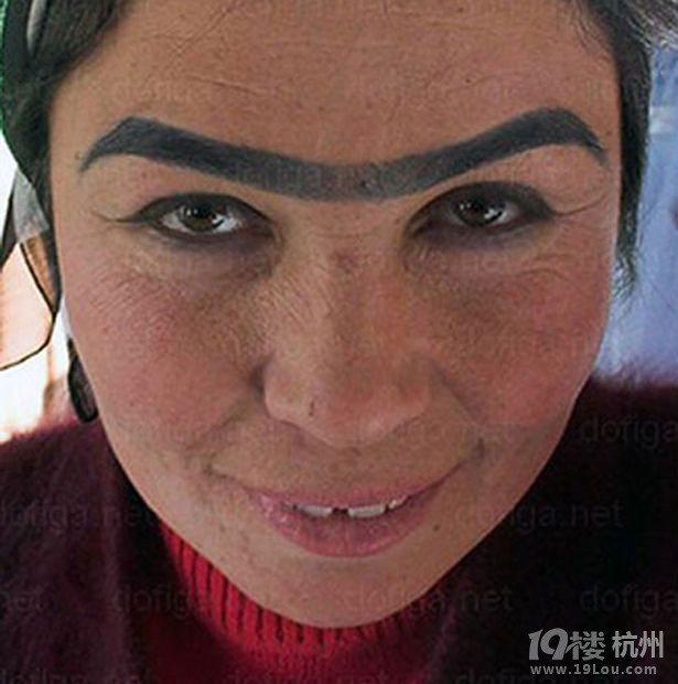 美容博主上传画眉教学 失败案例惨不忍睹