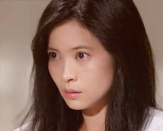 她是七十年代最美的香港女演员,欠款抑郁