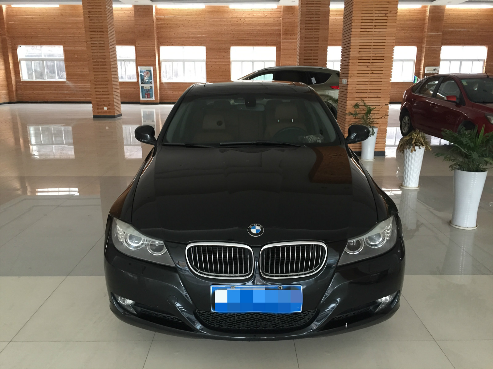 5排量 黑色宝马325 14.2万