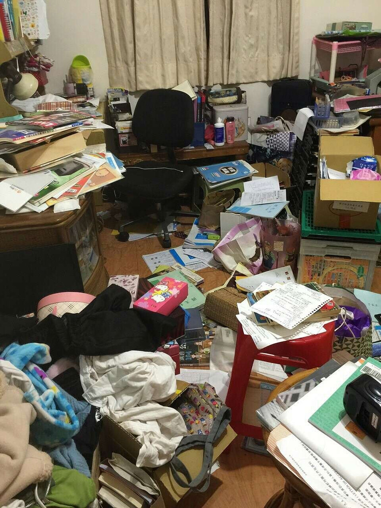 网曝史上最脏女生宿舍,已熏走两人!网友:出淤泥而不染