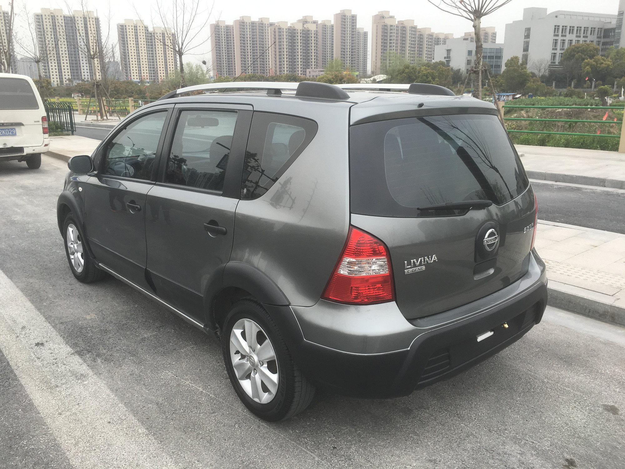 09年7月上牌骊威1.6手动带智能钥匙,导航,倒车雷达