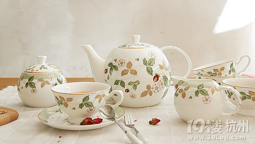 朋友订婚送什么礼物好 好的礼物可以增进友谊