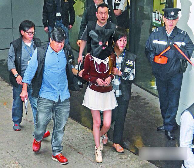 香港水泥藏尸案18岁女嫌犯被捕 指认现