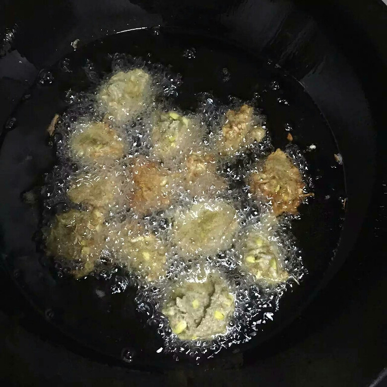 烫面版的绿豆面丸子 美其名曰 向右看齐 问