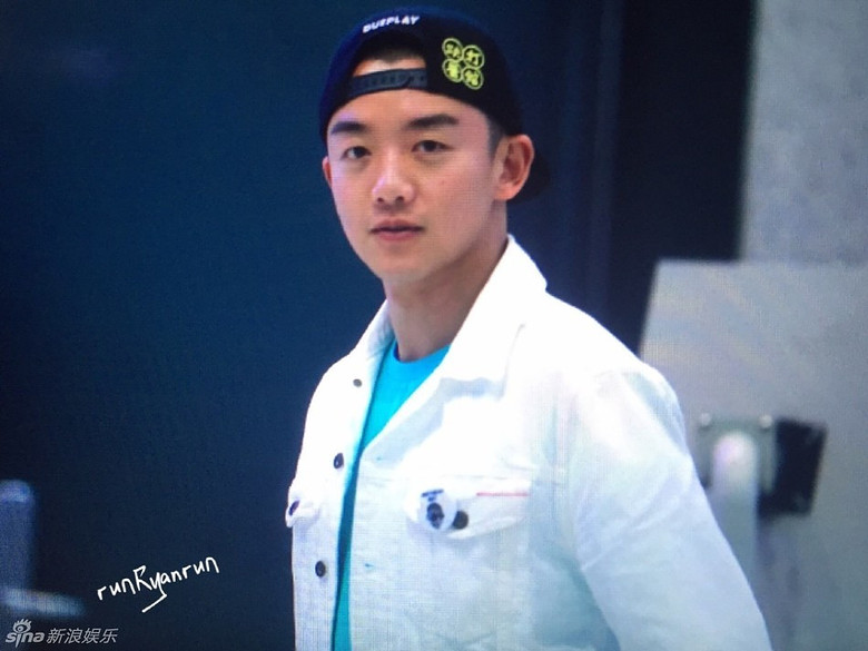 组图:跑男4韩国录制 鹿晗合影嘟嘴瞪眼超呆萌