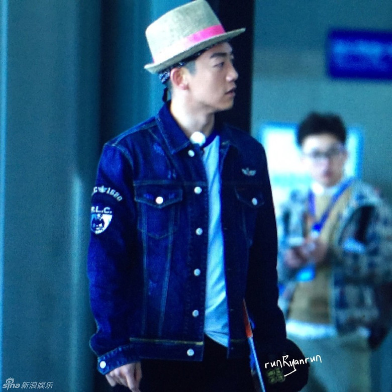 组图:跑男4韩国录制 鹿晗合影嘟嘴瞪眼超呆萌