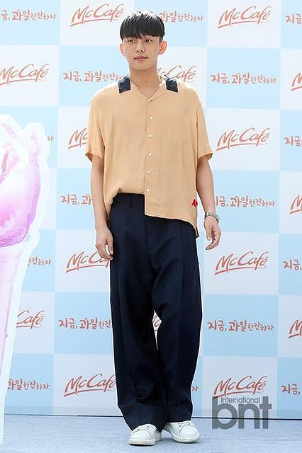 欧巴真的不是18岁?29岁刘亚仁顶复古锅盖头