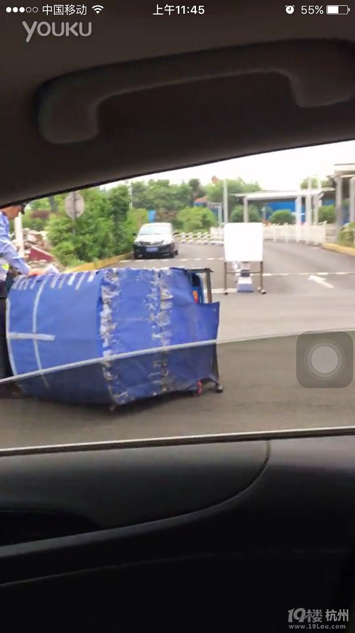 摩的VS城管,你怎么看?