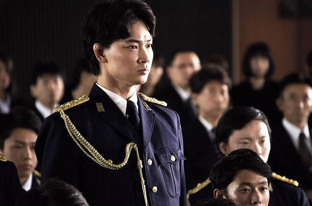 《日本最坏的家伙们》曝剧照 绫野刚现惊人演