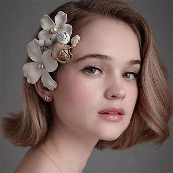 结婚当天短发新娘什么造型好看