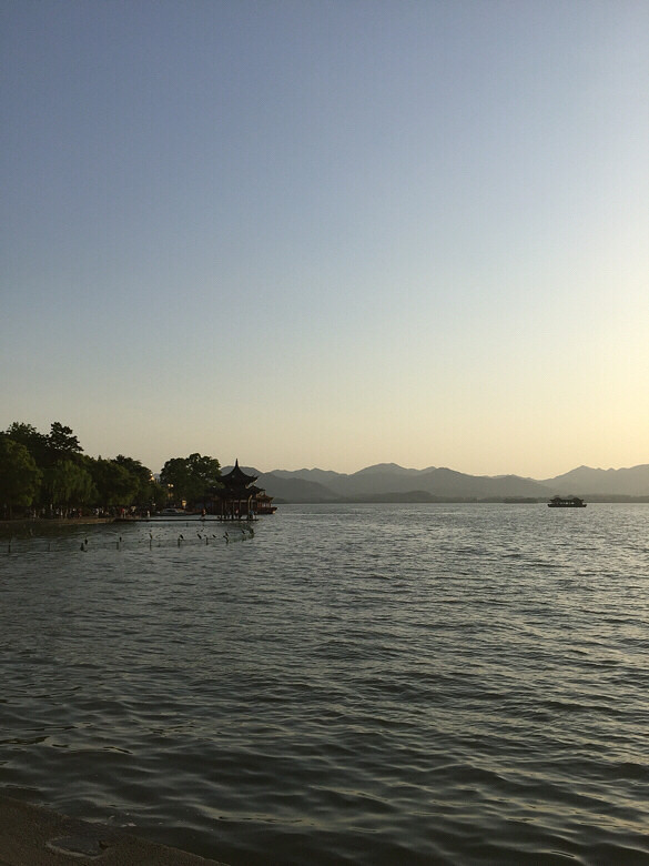 太委屈!杭州男子摇号两月赢车牌,不过自带违章