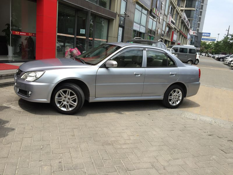 东南菱悦v3 银色