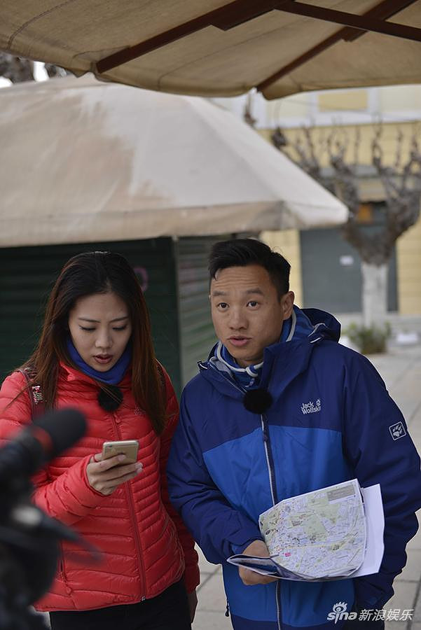 《鲁豫礼物》呆萌彭坦为赚钱街头弹唱揽客