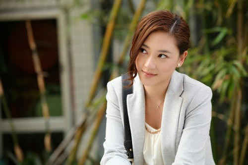 y姓男演员,基本演抗日神剧,曾在剧组里骂导演并欺负女演员