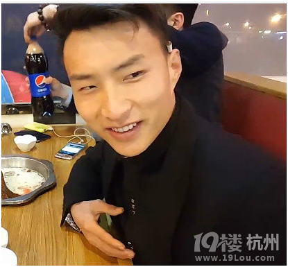 主播阿科回应直播间被封事件:广告真不是我打