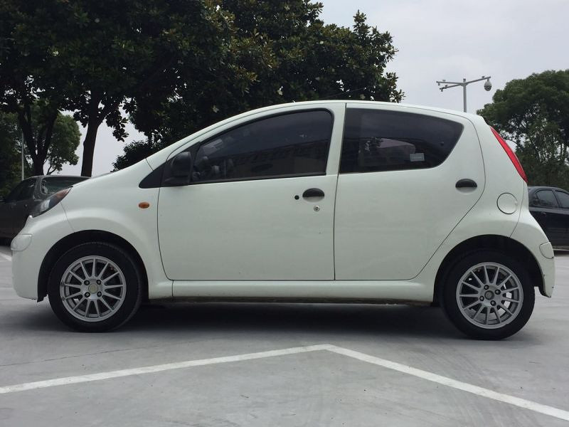 精品座驾 比亚迪f0手动1.0 白色