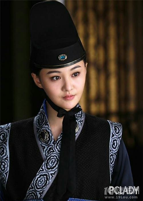 当红小花旦女扮男装: 郑爽刘诗诗帅气 赵丽颖冷