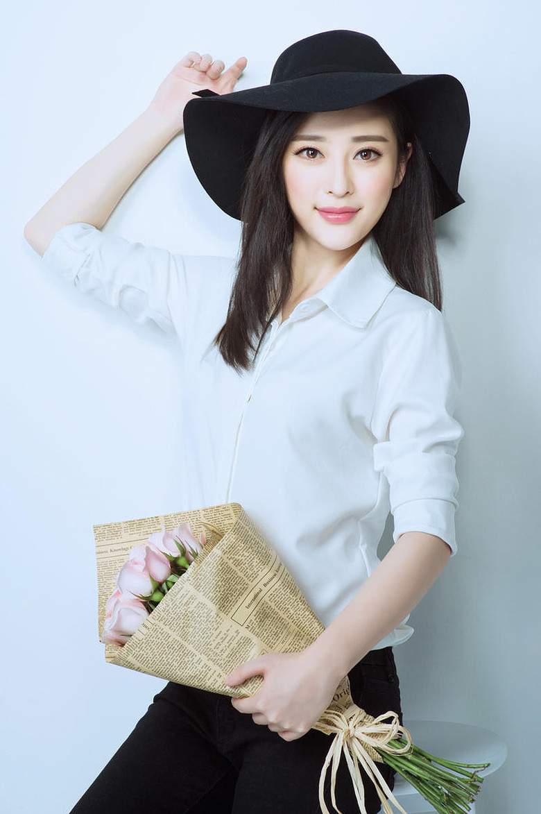 高清:刘妙文艺写真曝光 画风清雅秀丽