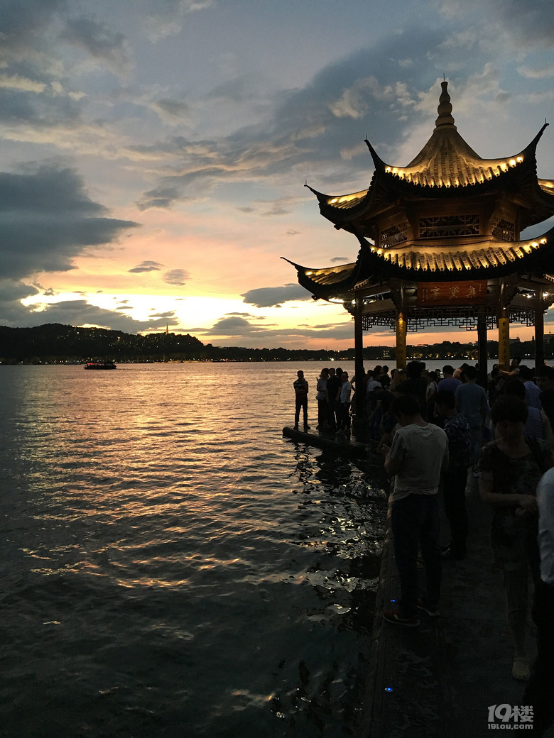 晒晒西湖的夜景,来杭州旅游的朋友看过来~-杭州旅游攻略-大杭州旅游-