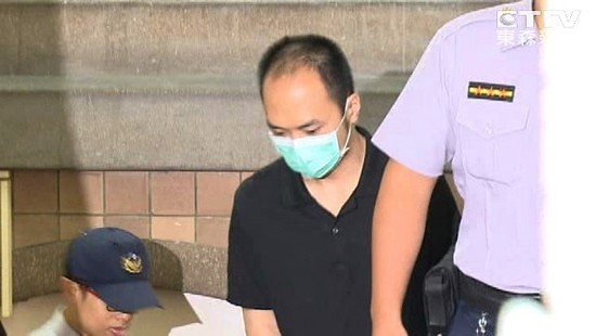 过的像少爷!李宗瑞蹲牢房富妈资助 狱友抢着巴