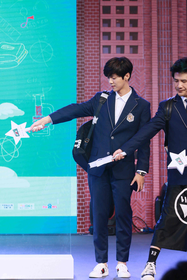 组图:《我去上学啦》鹿晗大张伟感情相互交织