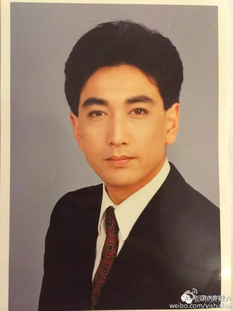 水亦诗还在水均益生日的时候,晒过他年轻时的照片,也是帅帅哒!