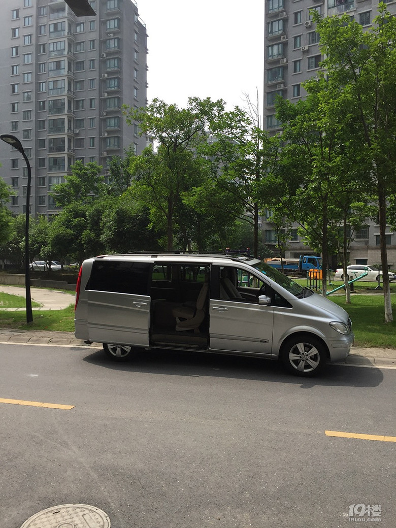 貴賓租車 商務租車 旅遊帶司機租車 考察包車 演唱會包車大量