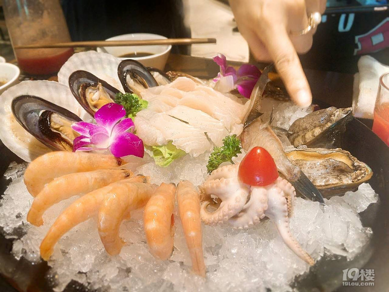 【8隊】熱浪濤濤，依舊不忘勤快的涮著火鍋！