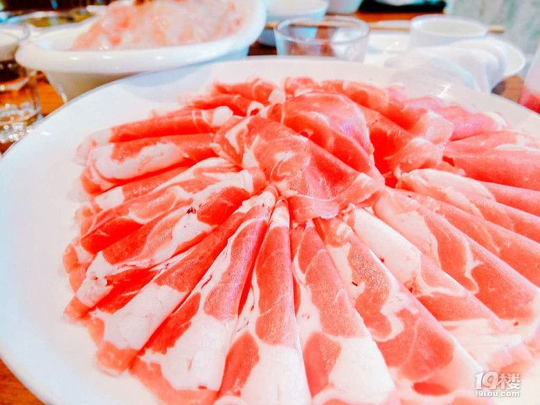 【8隊】熱浪濤濤，依舊不忘勤快的涮著火鍋！