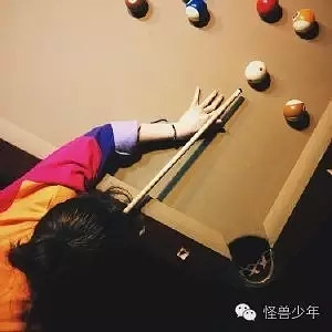 逆天了!减肥要学邓紫棋啊,脱掉皮裤换比基尼,这胸这腰这马甲线